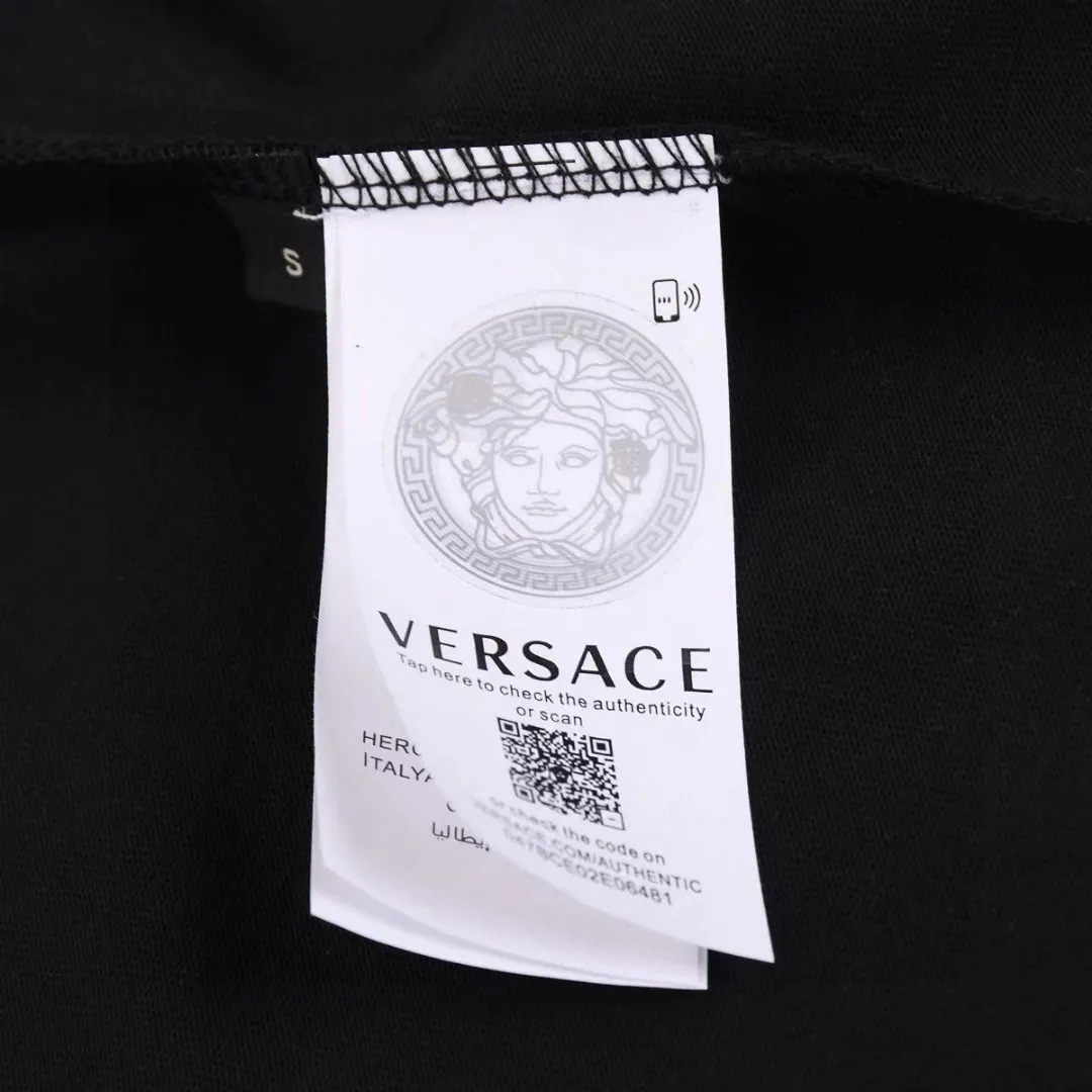 【VERSACE  公式旗艦店】ヴェルサーチ Tシャツご好評に付き再入荷  250218