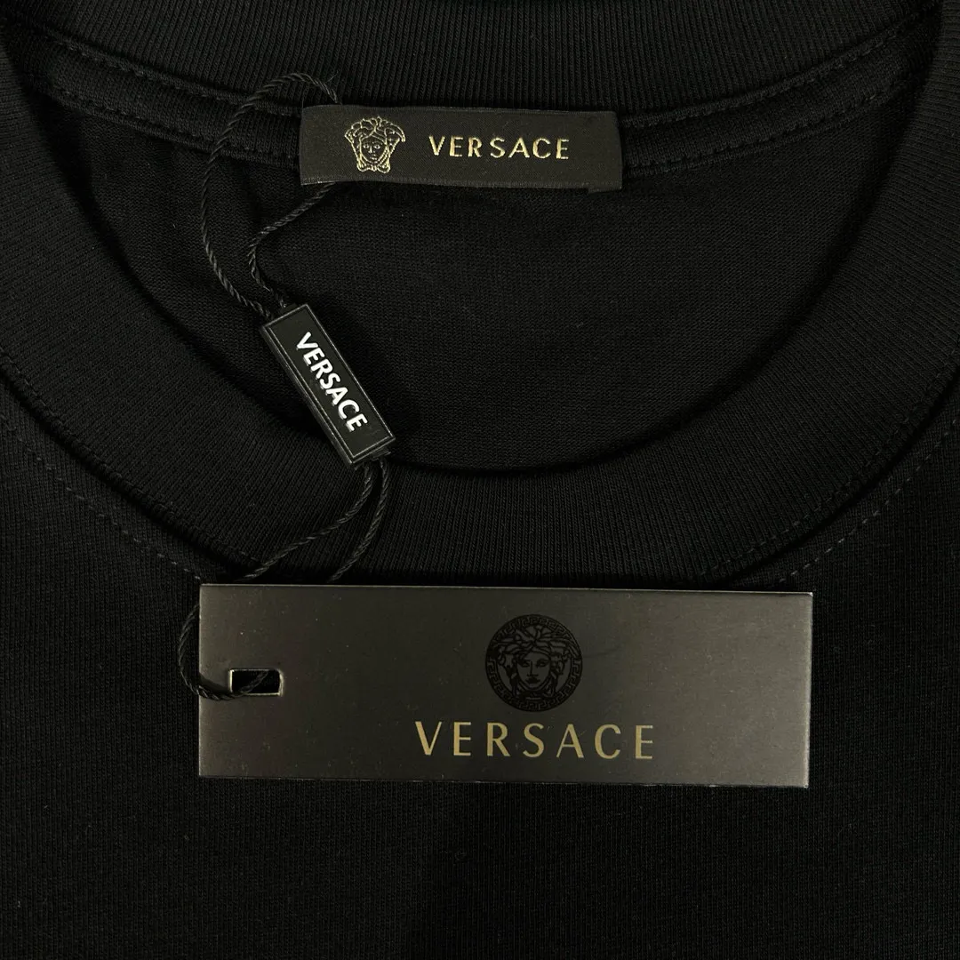 【VERSACE  公式旗艦店】ヴェルサーチ  Tシャツ ご好評に付き再入荷！