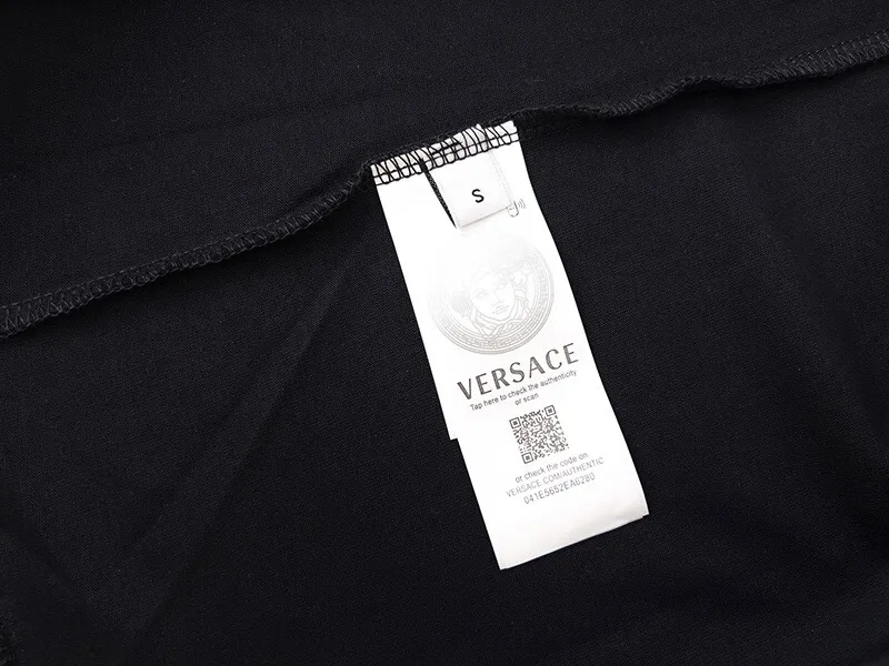 【VERSACE  公式旗艦店】ヴェルサーチ  Tシャツ ご好評に付き再入荷！