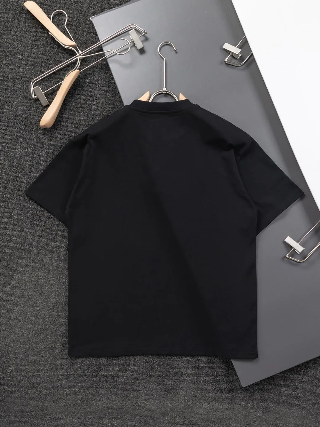 【LOEWE 公式旗艦店】ロエベ   Tシャツ ご好評に付き再入荷！250213