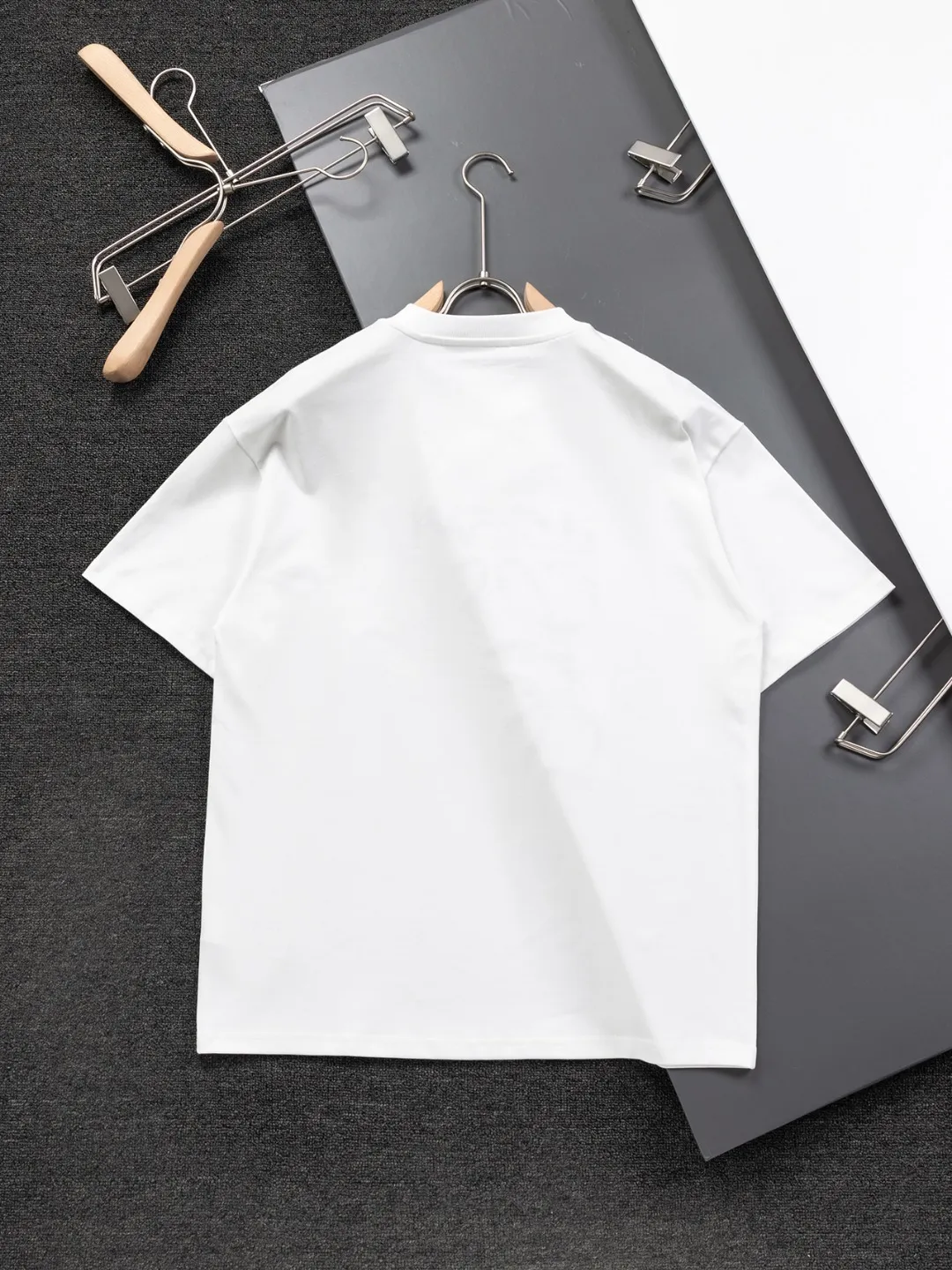 【LOEWE 公式旗艦店】ロエベ   Tシャツ ご好評に付き再入荷！250213