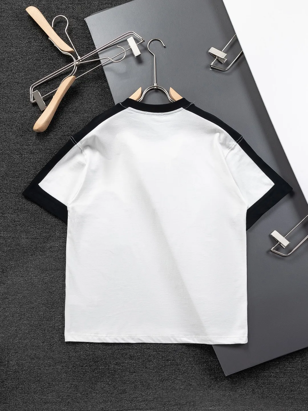 【LOEWE 公式旗艦店】ロエベ   Tシャツ ご好評に付き再入荷！250213