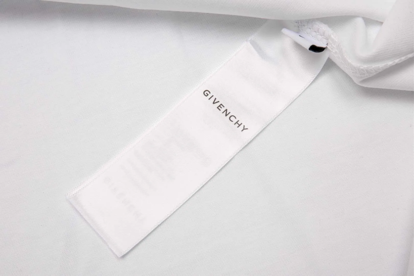 【GIVENCHY   公式旗艦店】 ジバンシー   Tシャツ ご好評に付き再入荷！ 250215