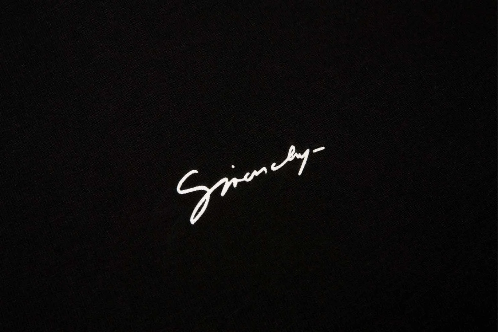 【GIVENCHY   公式旗艦店】 ジバンシー   Tシャツ ご好評に付き再入荷！ 250215