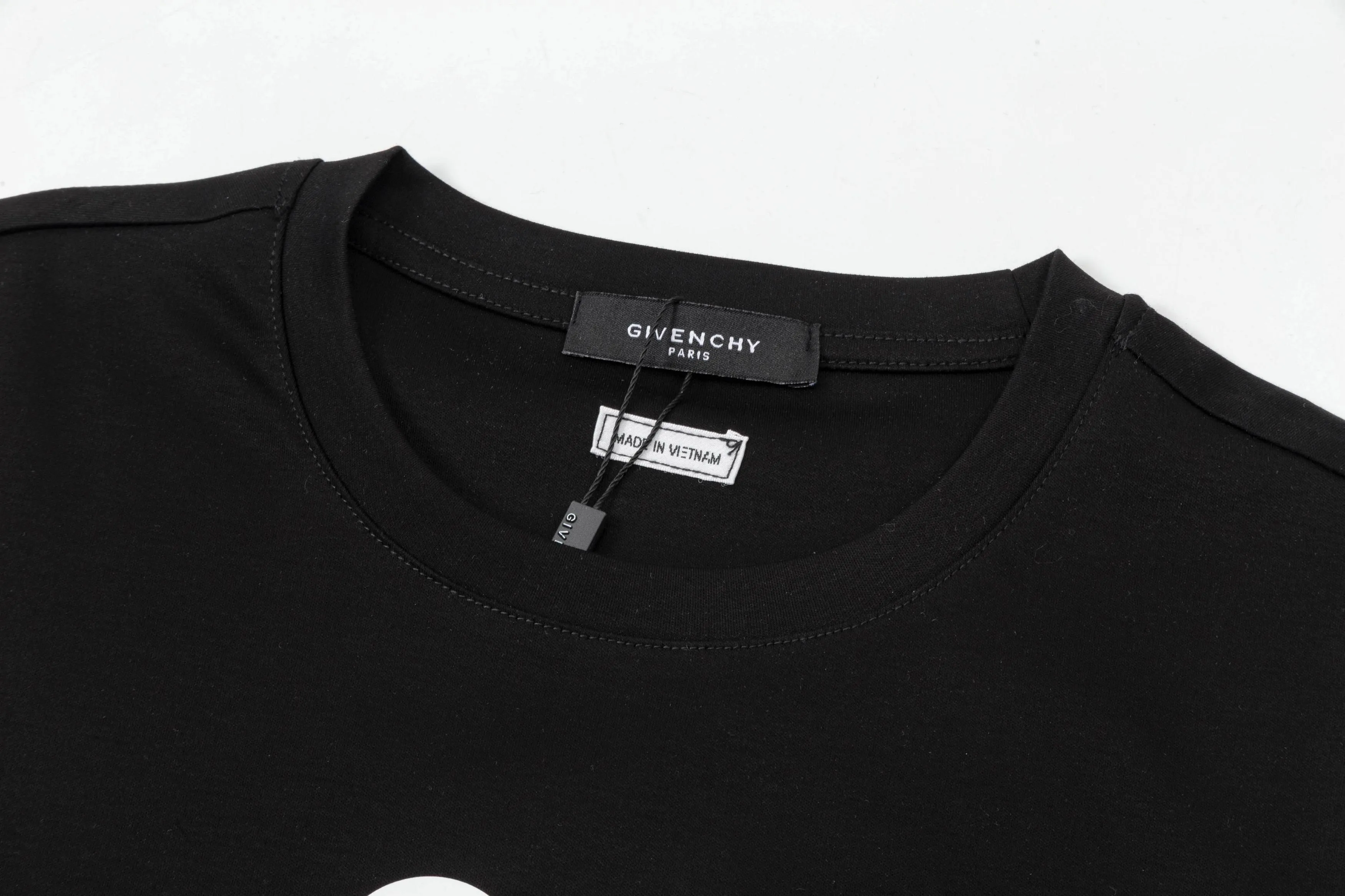 【GIVENCHY   公式旗艦店】 ジバンシー   Tシャツ ご好評に付き再入荷！ 250215