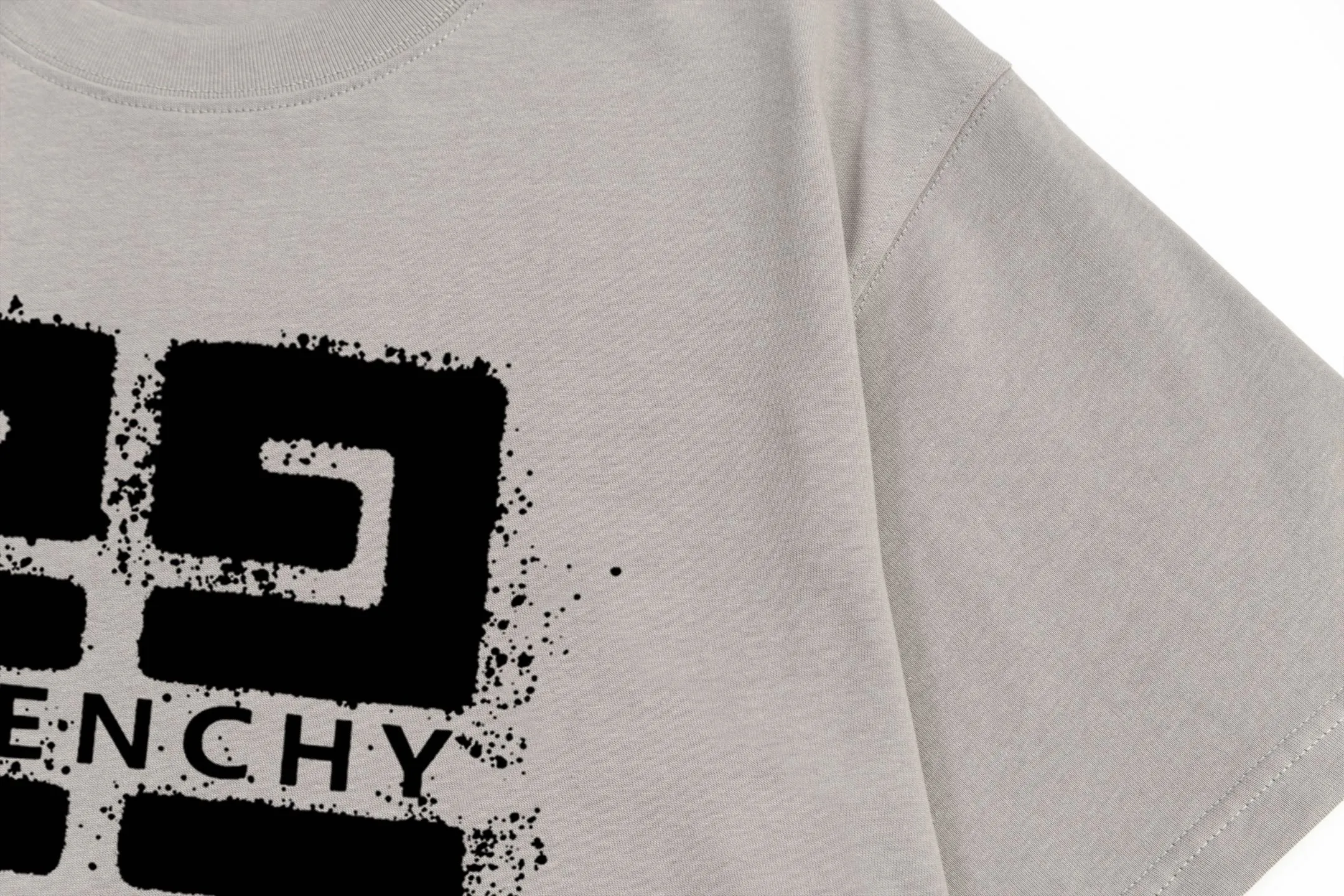【GIVENCHY   公式旗艦店】 ジバンシー   Tシャツ ご好評に付き再入荷！ 250215