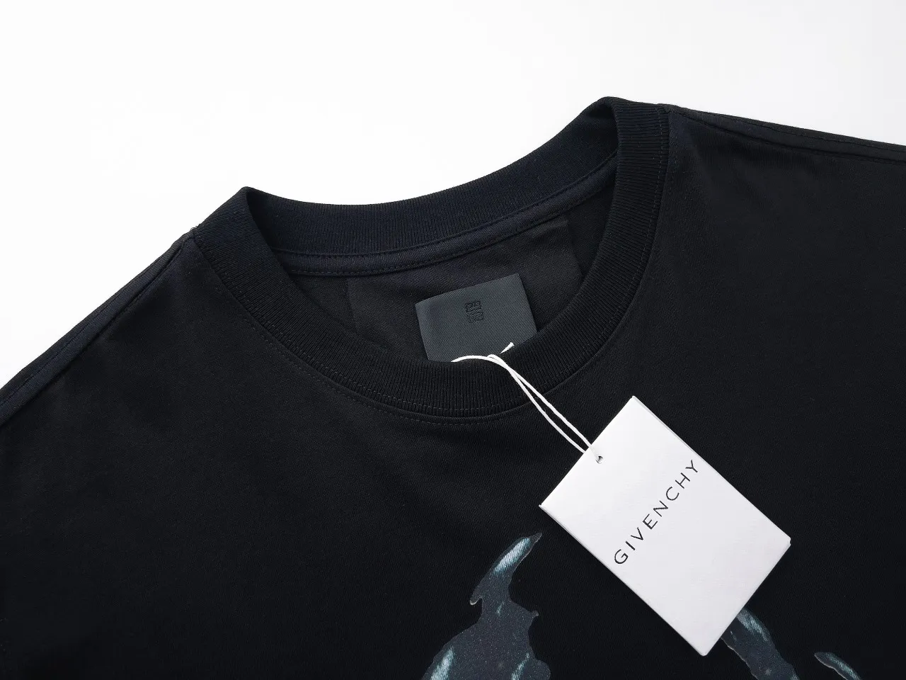 【GIVENCHY   公式旗艦店】 ジバンシー   Tシャツ ご好評に付き再入荷！ 250215