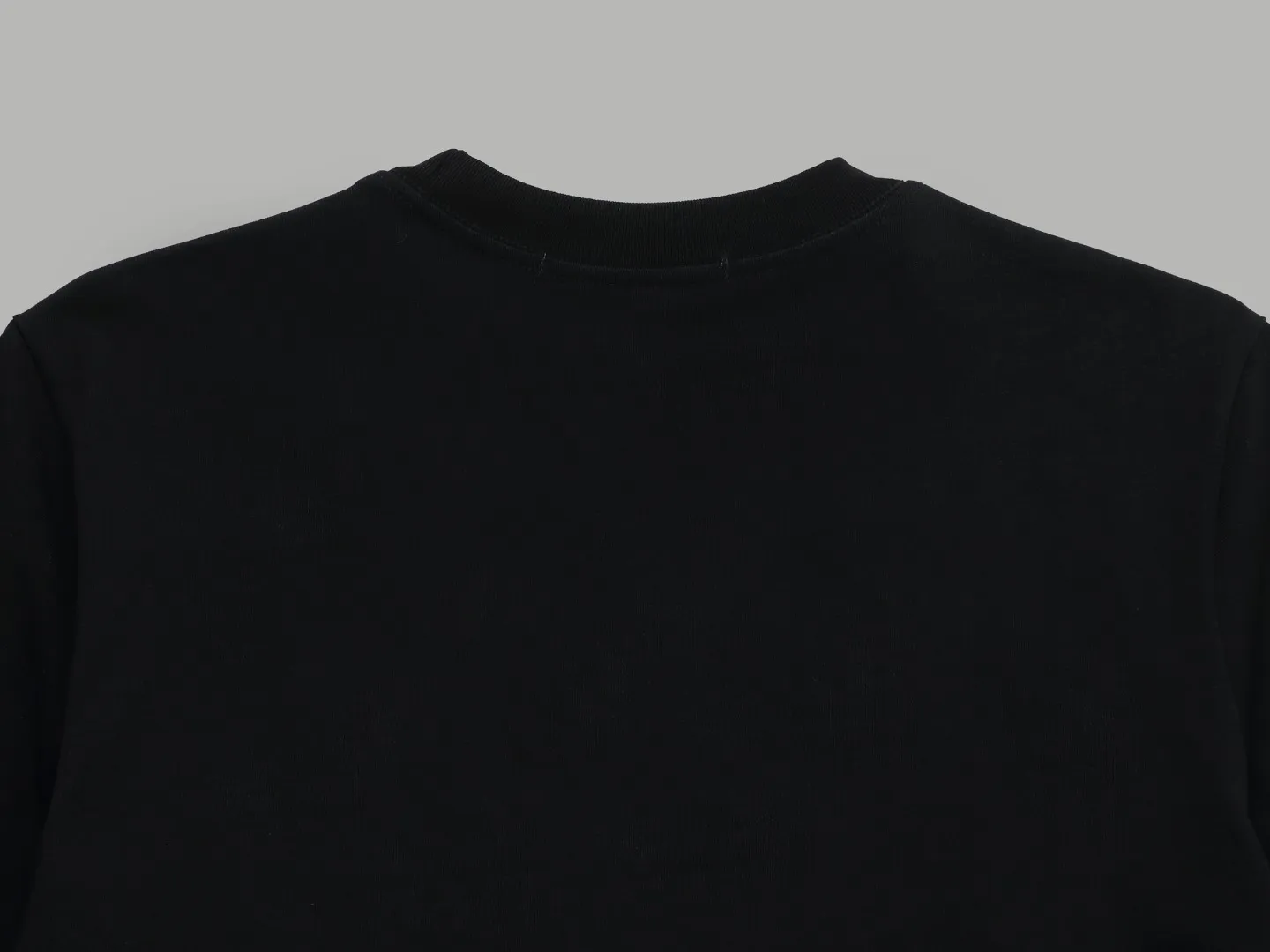 【GIVENCHY   公式旗艦店】 ジバンシー   Tシャツ ご好評に付き再入荷！ 250215