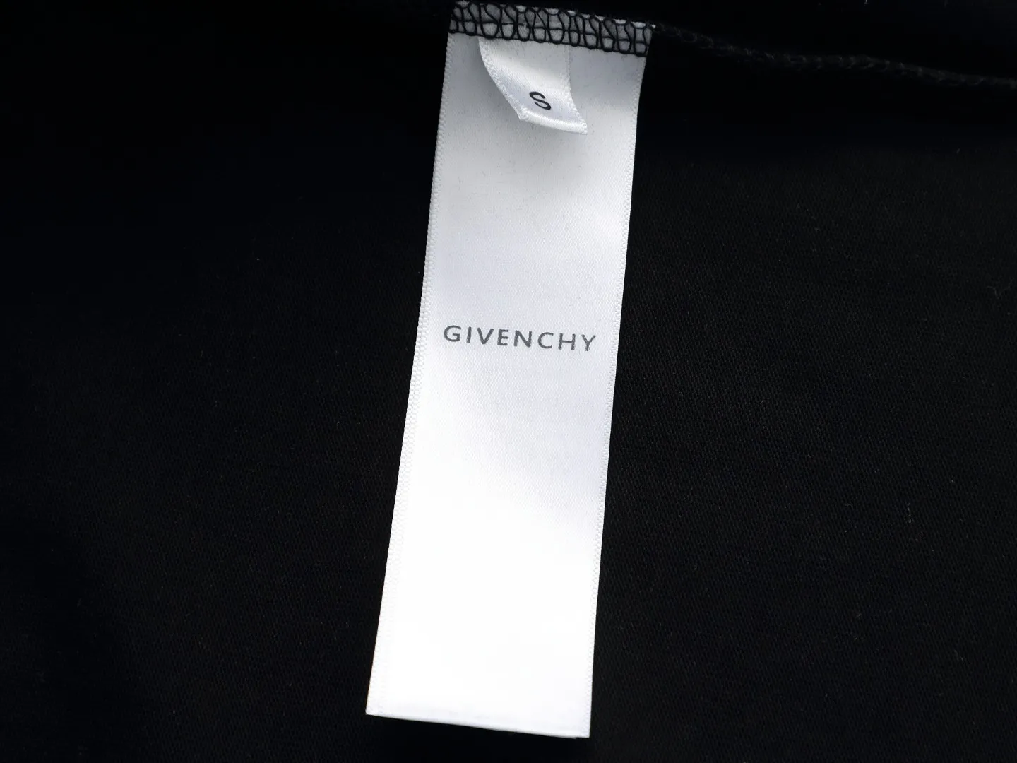 【GIVENCHY   公式旗艦店】 ジバンシー   Tシャツ ご好評に付き再入荷！ 250215