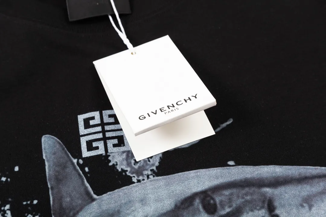 【GIVENCHY   公式旗艦店】 ジバンシー   Tシャツ ご好評に付き再入荷！ 250215