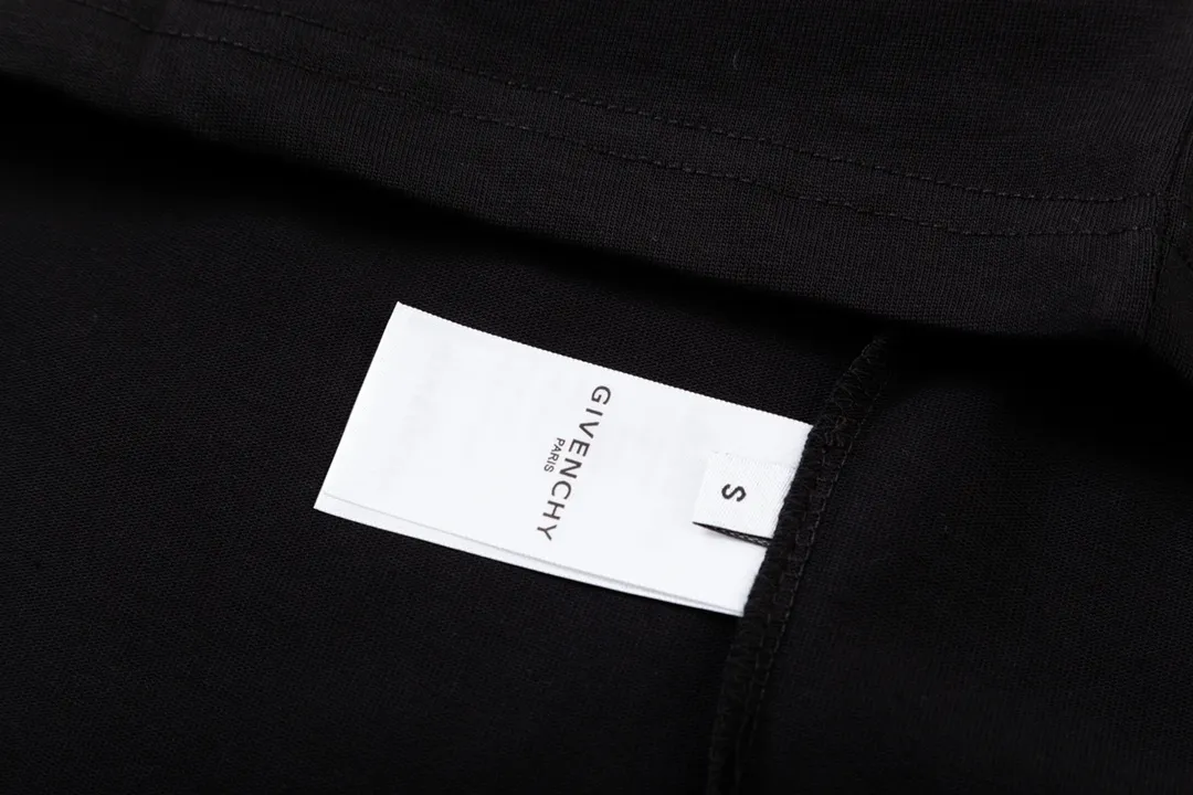 【GIVENCHY   公式旗艦店】 ジバンシー   Tシャツ ご好評に付き再入荷！ 250215