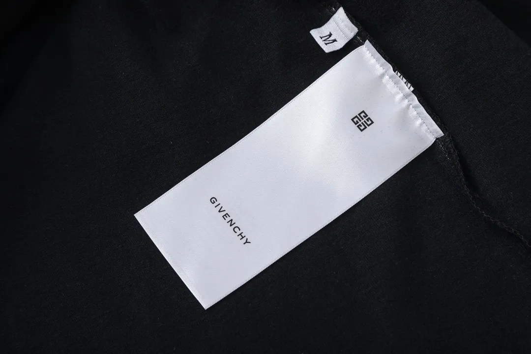 【GIVENCHY   公式旗艦店】 ジバンシー   Tシャツ ご好評に付き再入荷！ 250215