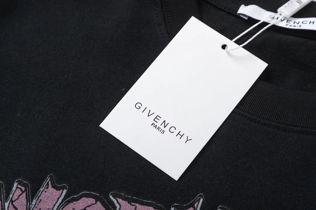 【GIVENCHY   公式旗艦店】 ジバンシー   Tシャツ ご好評に付き再入荷！ 250215