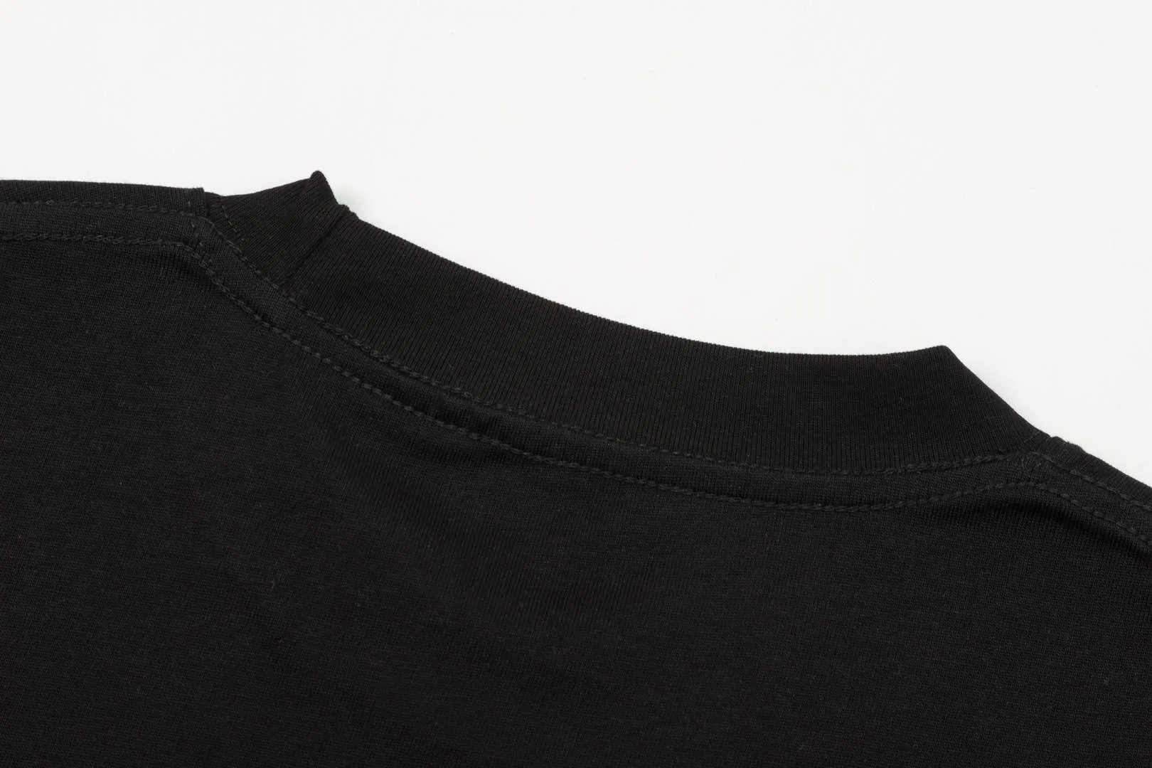 【GIVENCHY   公式旗艦店】 ジバンシー   Tシャツ ご好評に付き再入荷！ 250215
