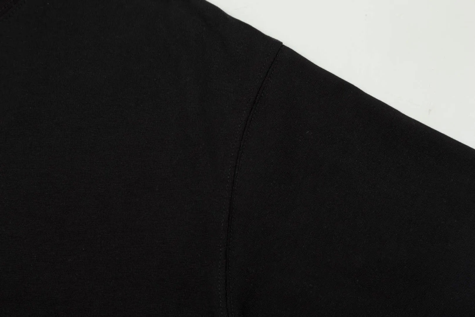 【GIVENCHY   公式旗艦店】 ジバンシー   Tシャツ ご好評に付き再入荷！ 250215