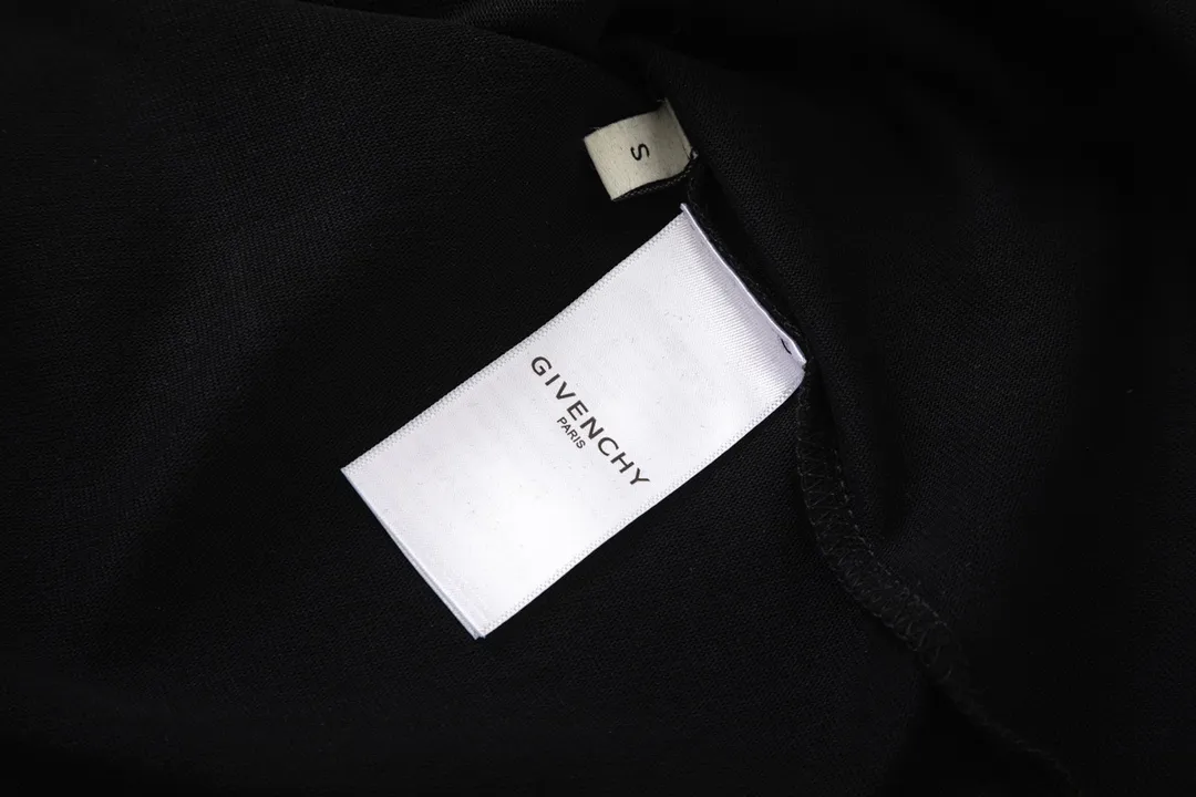 【GIVENCHY   公式旗艦店】 ジバンシー   Tシャツ ご好評に付き再入荷！ 250215