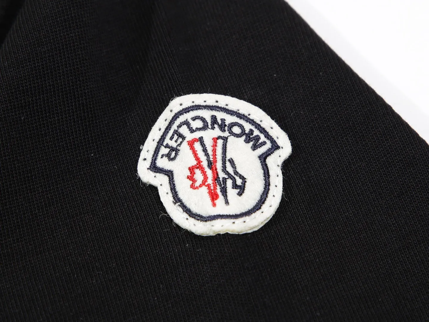 【MONCLER  公式旗艦店】モンクレール   Tシャツご好評に付き再入荷！250212