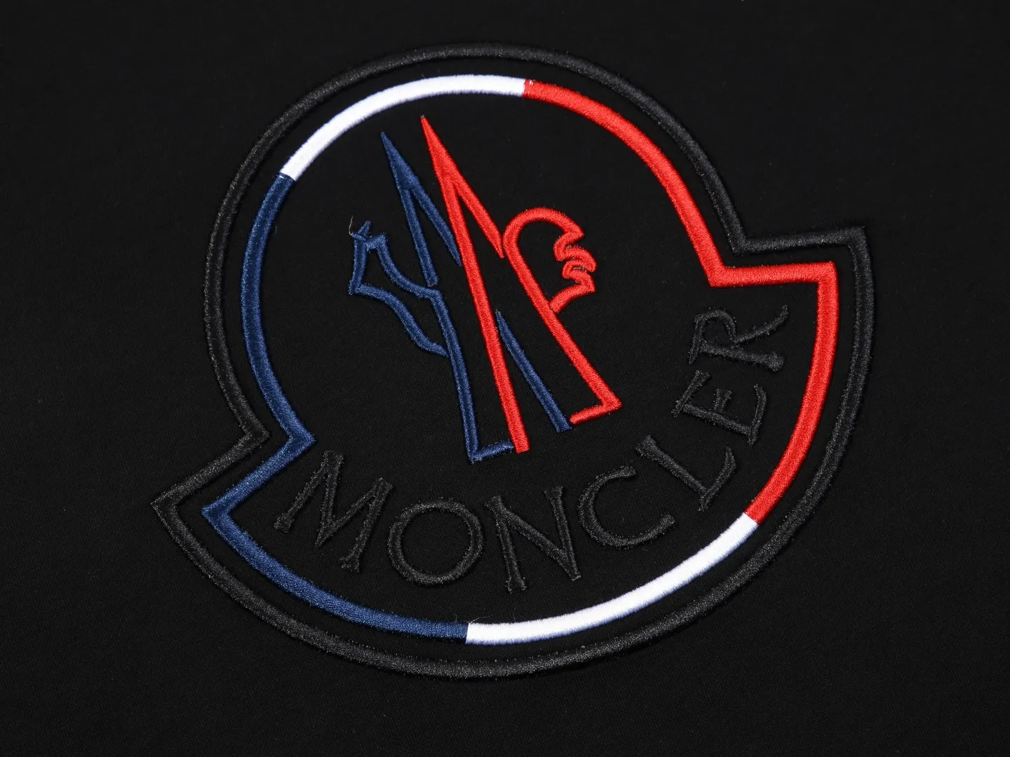 【MONCLER  公式旗艦店】モンクレール   Tシャツご好評に付き再入荷！250212