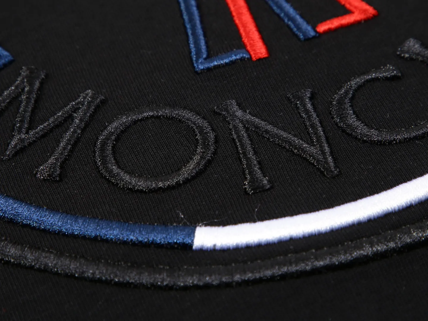【MONCLER  公式旗艦店】モンクレール   Tシャツご好評に付き再入荷！250212