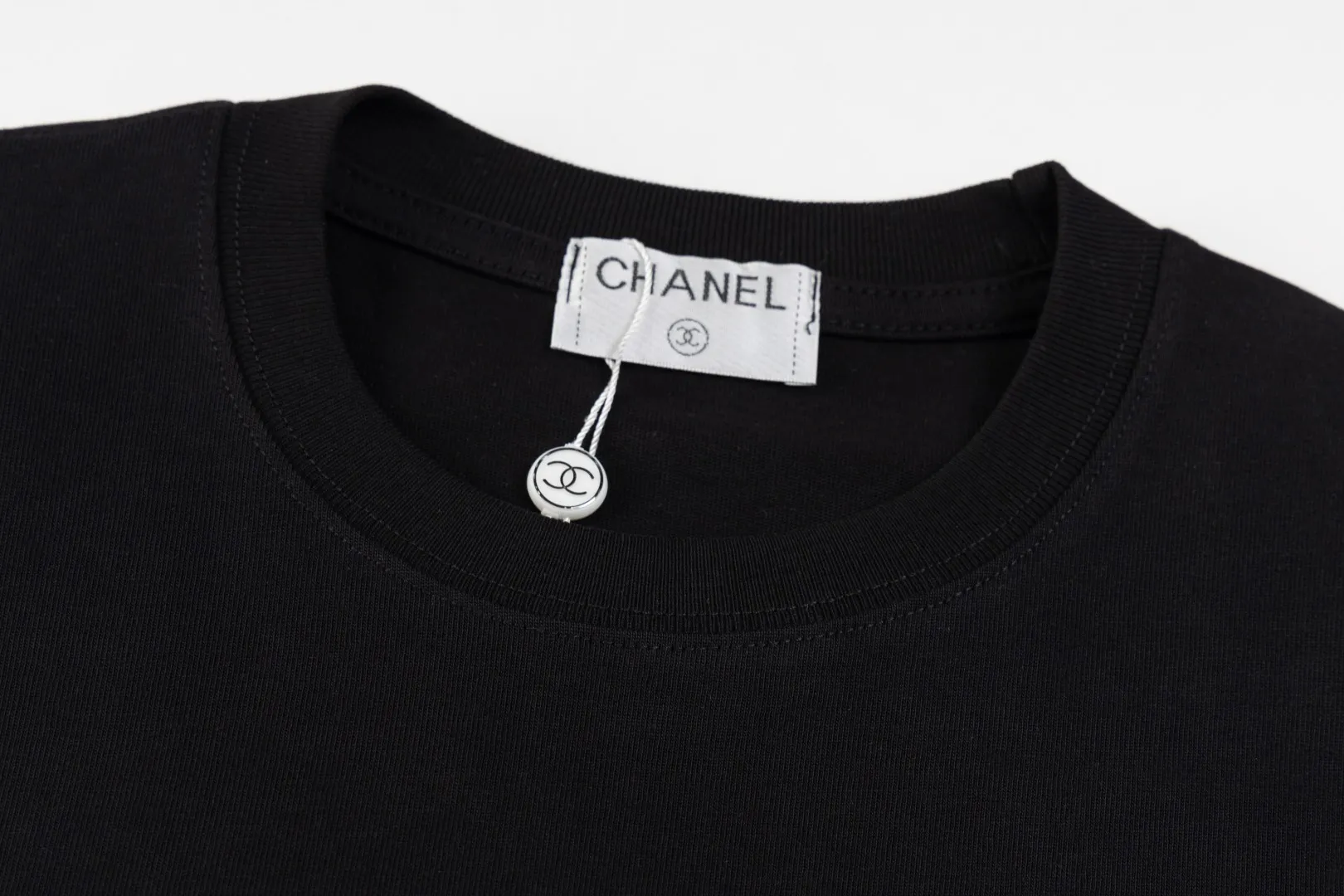 【CHANEL 公式旗艦店】シャネル   Tシャツ ご好評に付き再入荷！250217