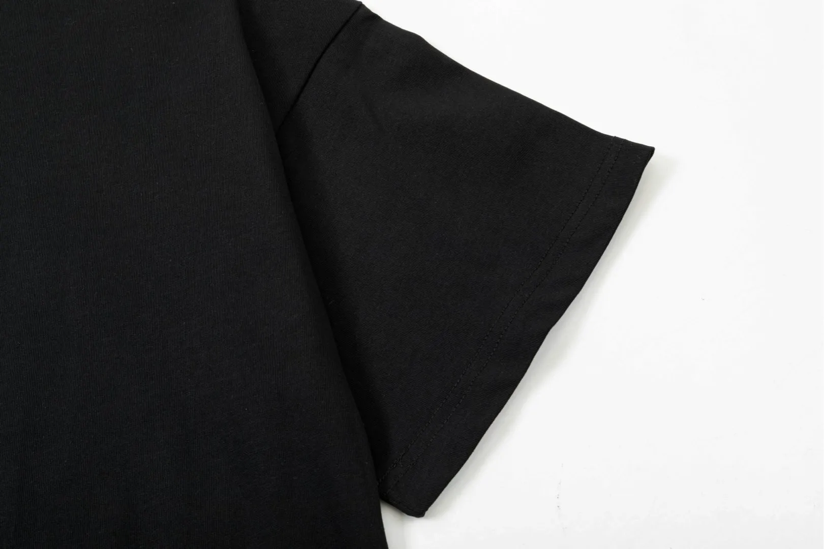 【YSL SAINT LAURENT 公式旗艦店】サンローラン  Tシャツ ご好評に付き再入荷！250218