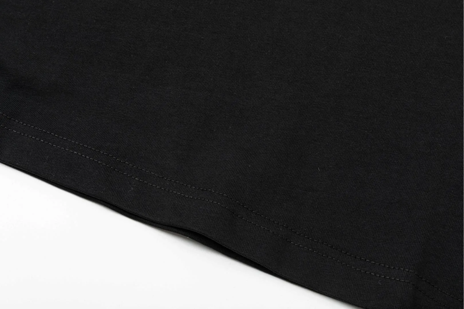 【YSL SAINT LAURENT 公式旗艦店】サンローラン  Tシャツ ご好評に付き再入荷！250218