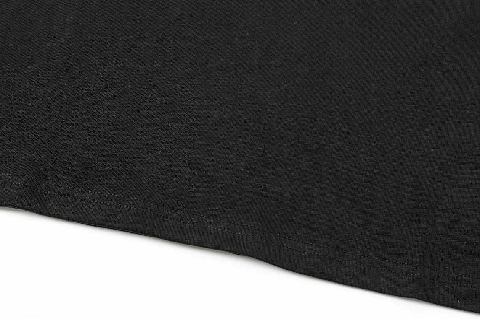 【YSL SAINT LAURENT 公式旗艦店】サンローラン  Tシャツ ご好評に付き再入荷！250218