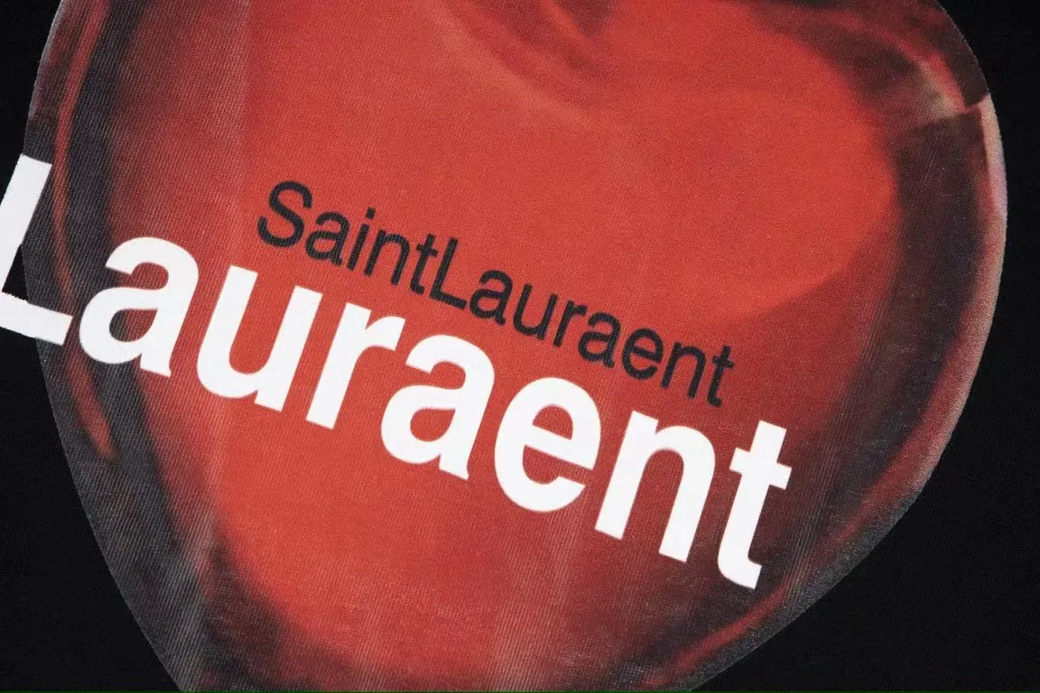 【YSL SAINT LAURENT 公式旗艦店】サンローラン Tシャツ ご好評に付き再入荷！