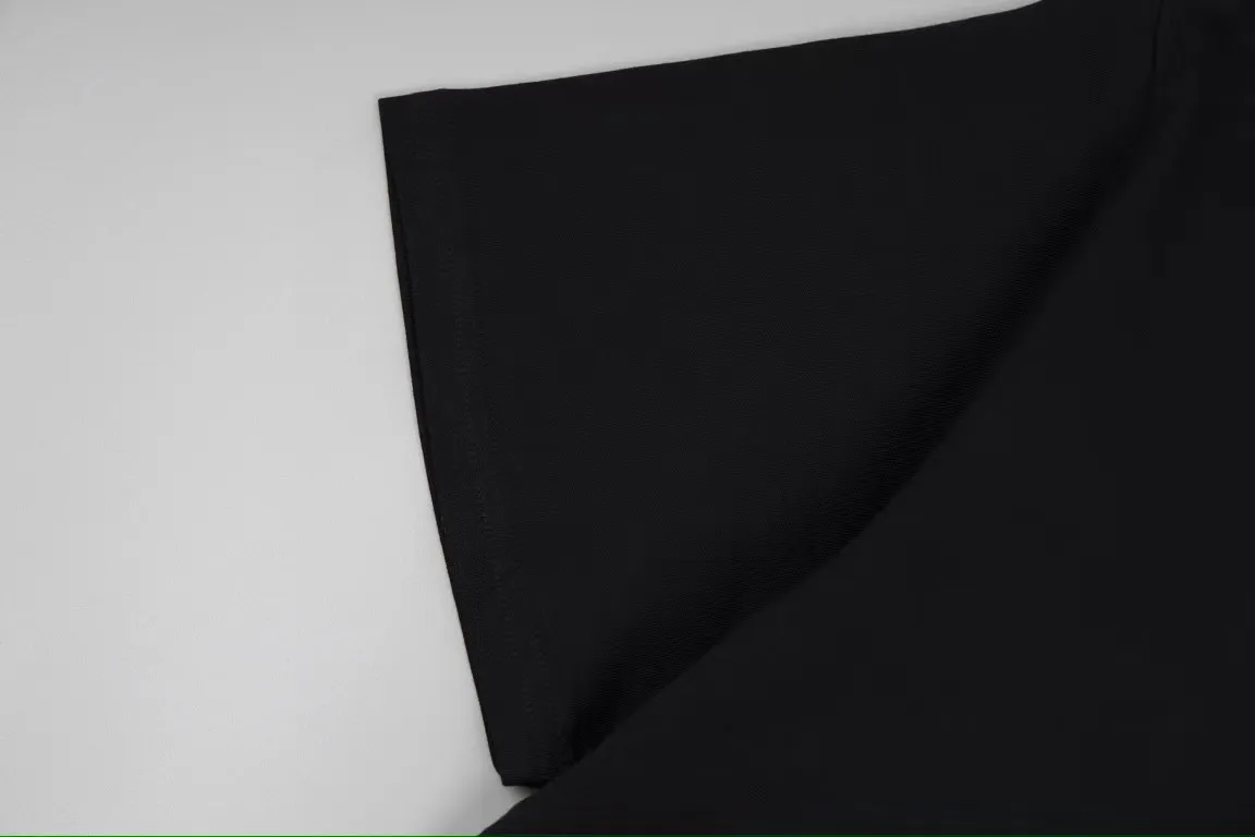 【YSL SAINT LAURENT 公式旗艦店】サンローラン Tシャツ ご好評に付き再入荷！