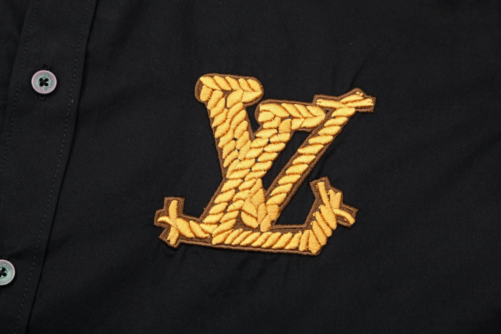 【LOUIS VUITTON 公式旗艦店】ルイヴィトン  シャツ  ご好評に付き再入荷 240811