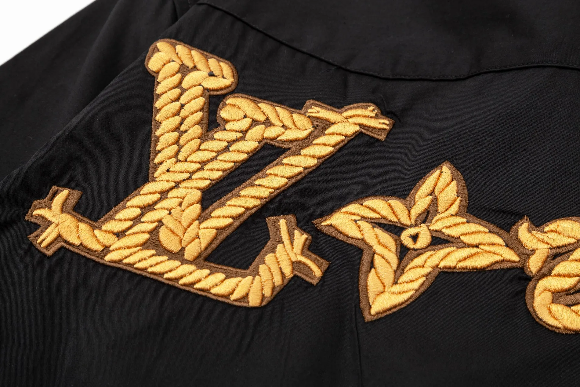 【LOUIS VUITTON 公式旗艦店】ルイヴィトン  シャツ  ご好評に付き再入荷 240811
