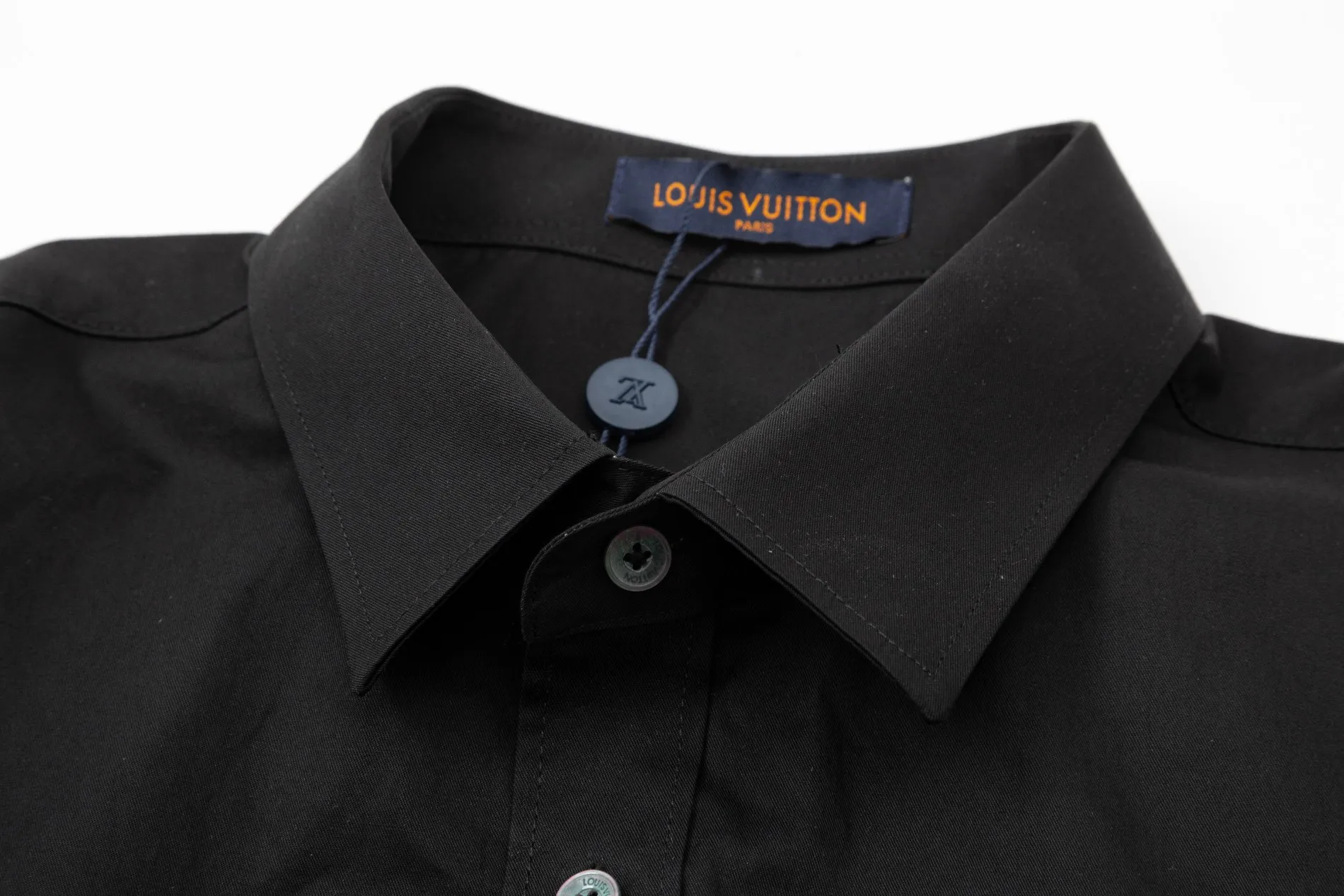 【LOUIS VUITTON 公式旗艦店】ルイヴィトン  シャツ  ご好評に付き再入荷 240811