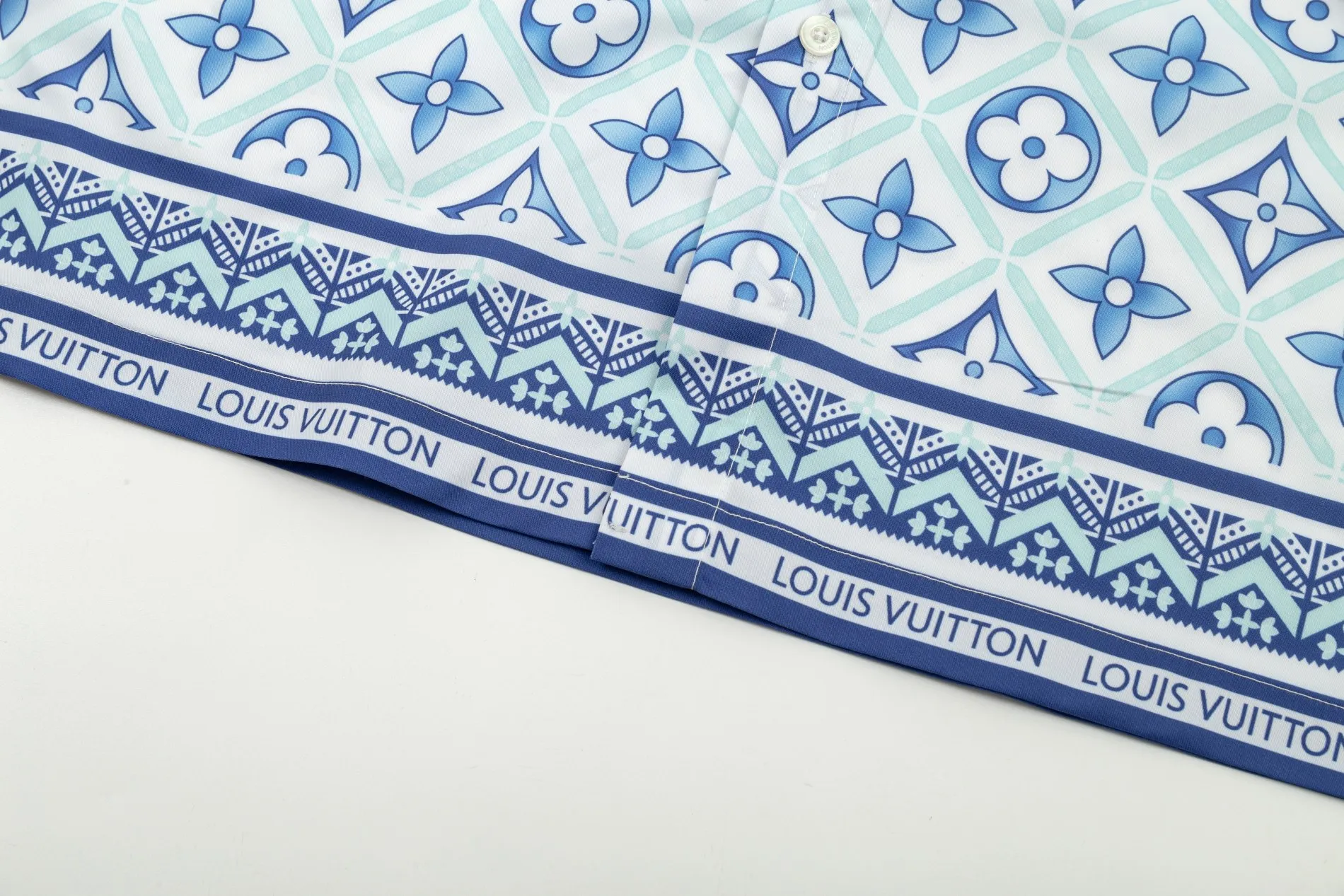【LOUIS VUITTON 公式旗艦店】ルイヴィトン  シャツ  ご好評に付き再入荷 240803