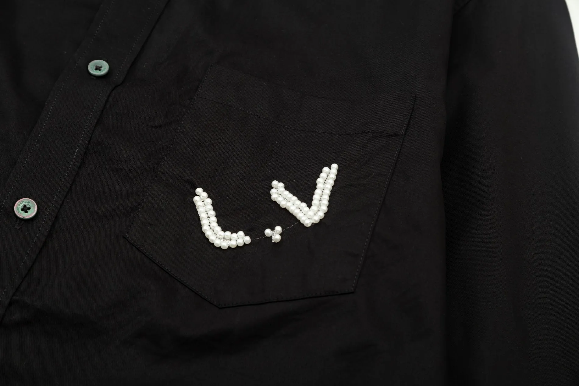 【LOUIS VUITTON 公式旗艦店】ルイヴィトン  シャツ  ご好評に付き再入荷 240715