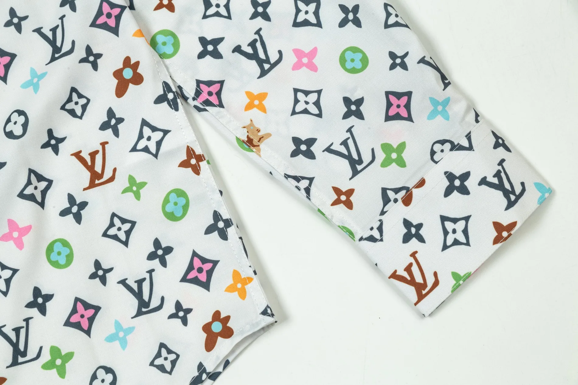 【LOUIS VUITTON 公式旗艦店】ルイヴィトン  シャツ  ご好評に付き再入荷 240715