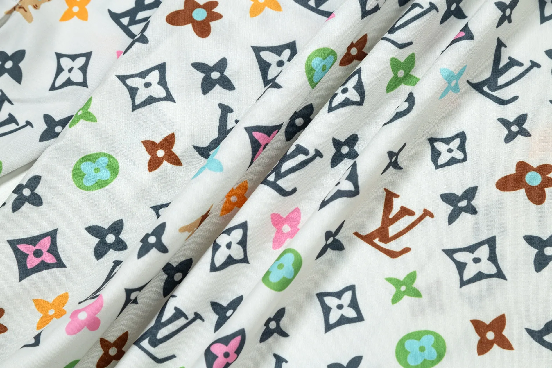【LOUIS VUITTON 公式旗艦店】ルイヴィトン  シャツ  ご好評に付き再入荷 240715