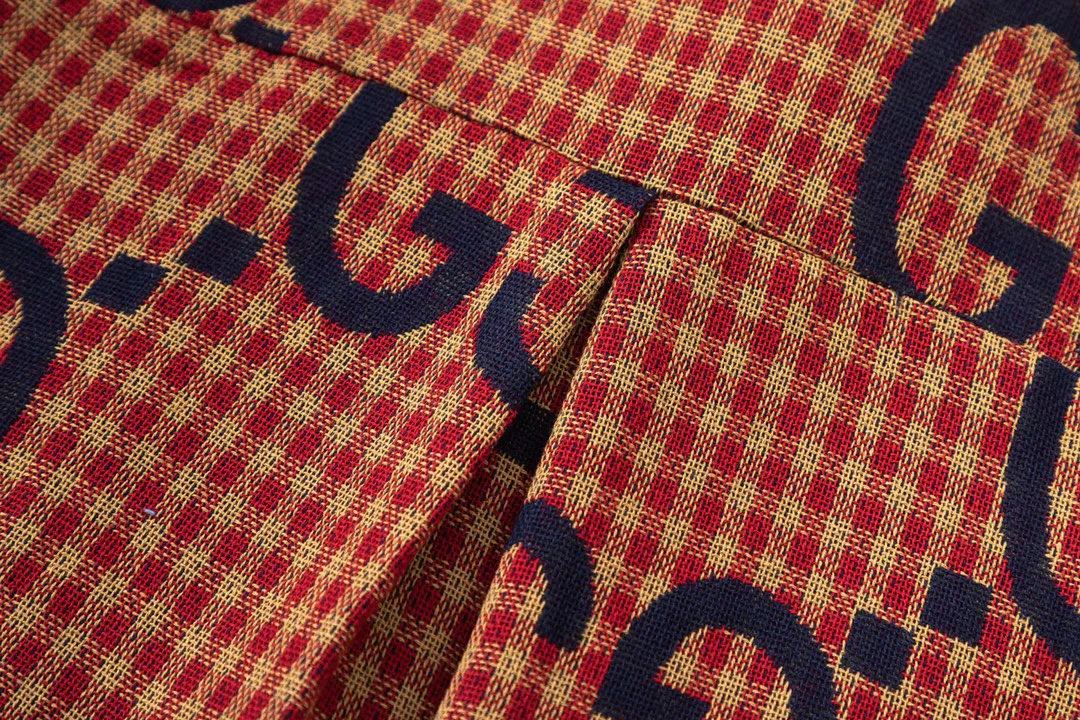【GUCCI  公式旗艦店】グッチ  シャツ ご好評に付き再入荷  250222