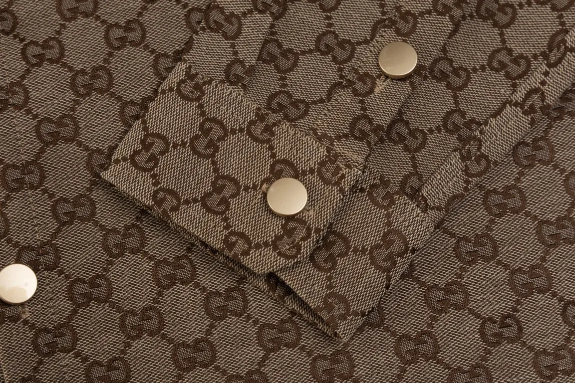 【GUCCI  公式旗艦店】グッチ  シャツ ご好評に付き再入荷  250222