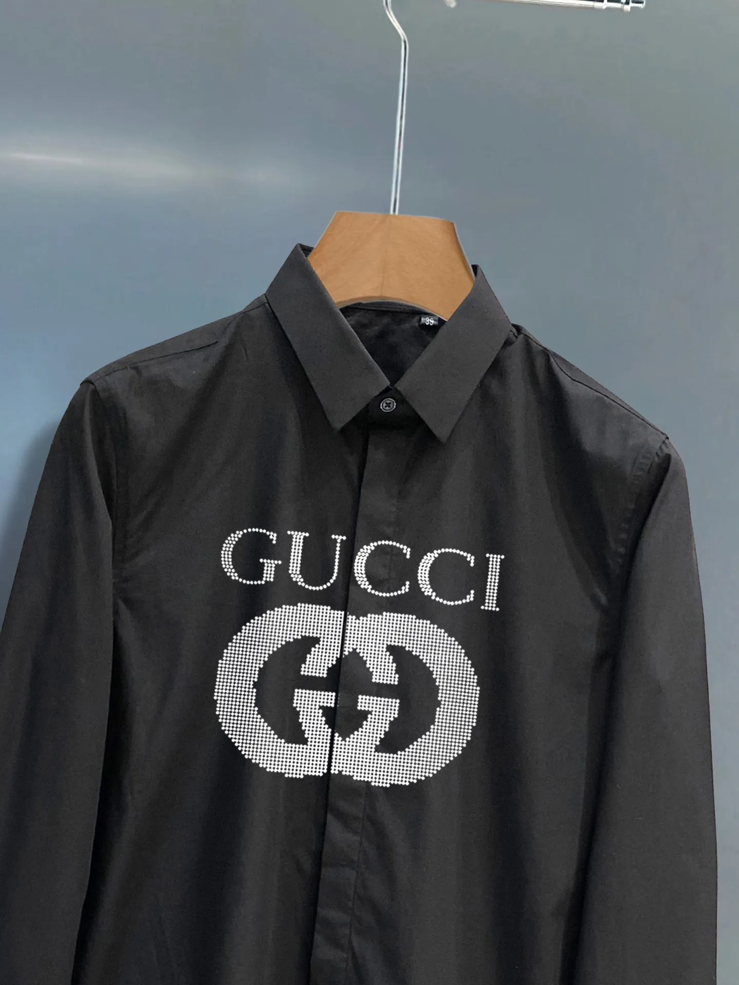 【GUCCI  公式旗艦店】グッチ  シャツ ご好評に付き再入荷  250222