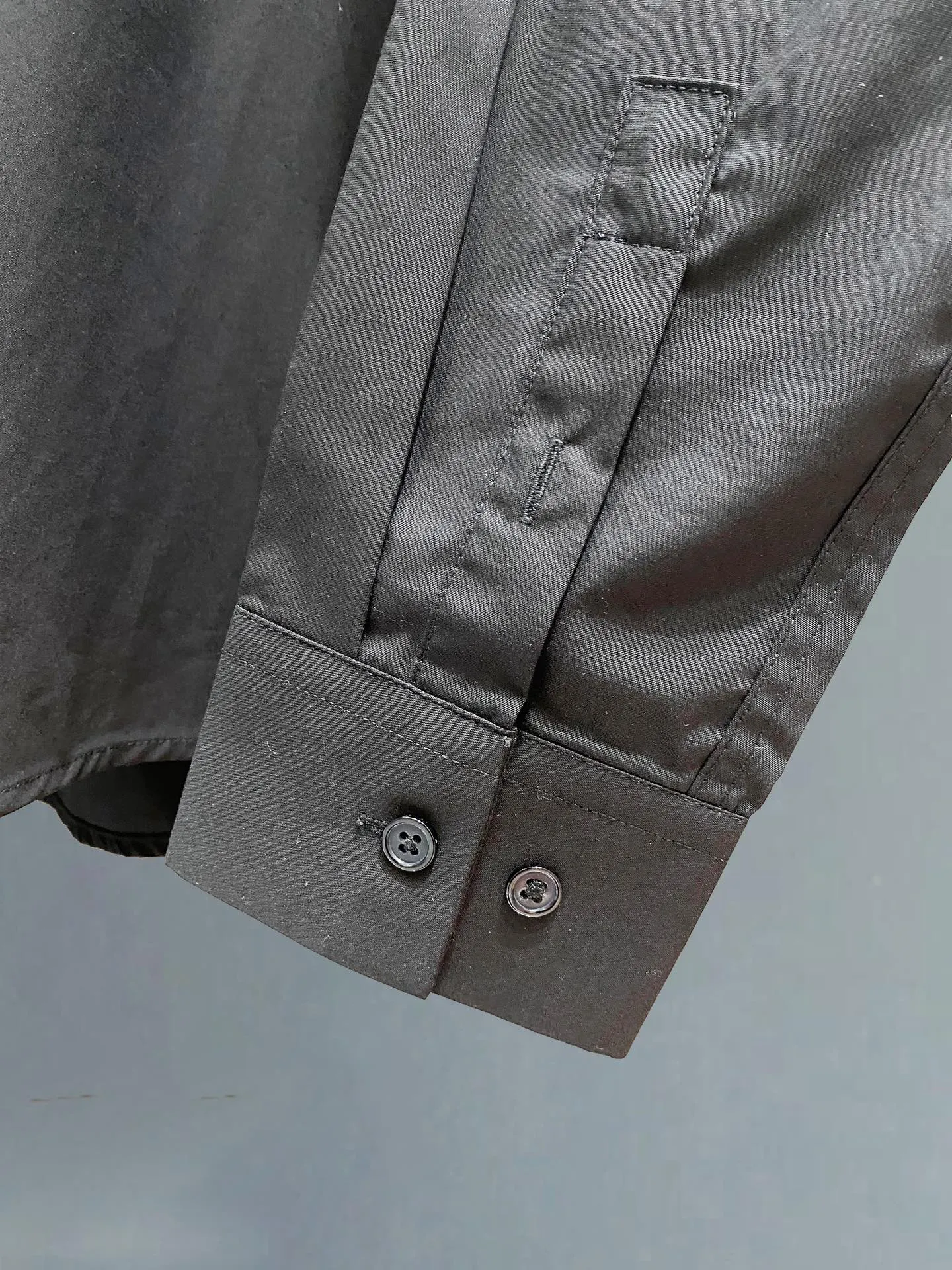 【GUCCI  公式旗艦店】グッチ  シャツ ご好評に付き再入荷  250222
