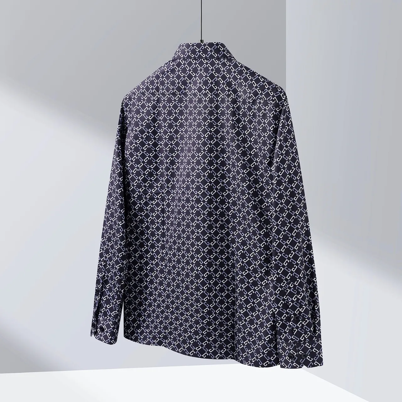 【GUCCI  公式旗艦店】グッチ  シャツ ご好評に付き再入荷  250222