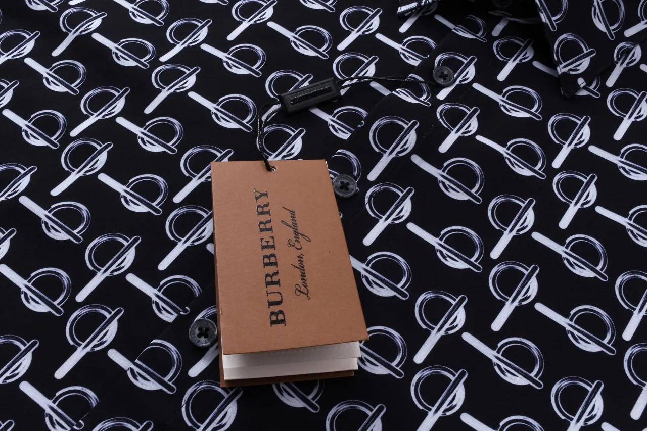 【BURBERRY  公式旗艦店】バーバリー シャツ ご好評に付き再入荷  250222