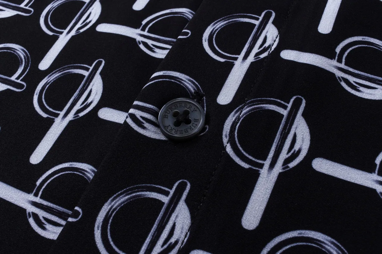 【BURBERRY  公式旗艦店】バーバリー シャツ ご好評に付き再入荷  250222