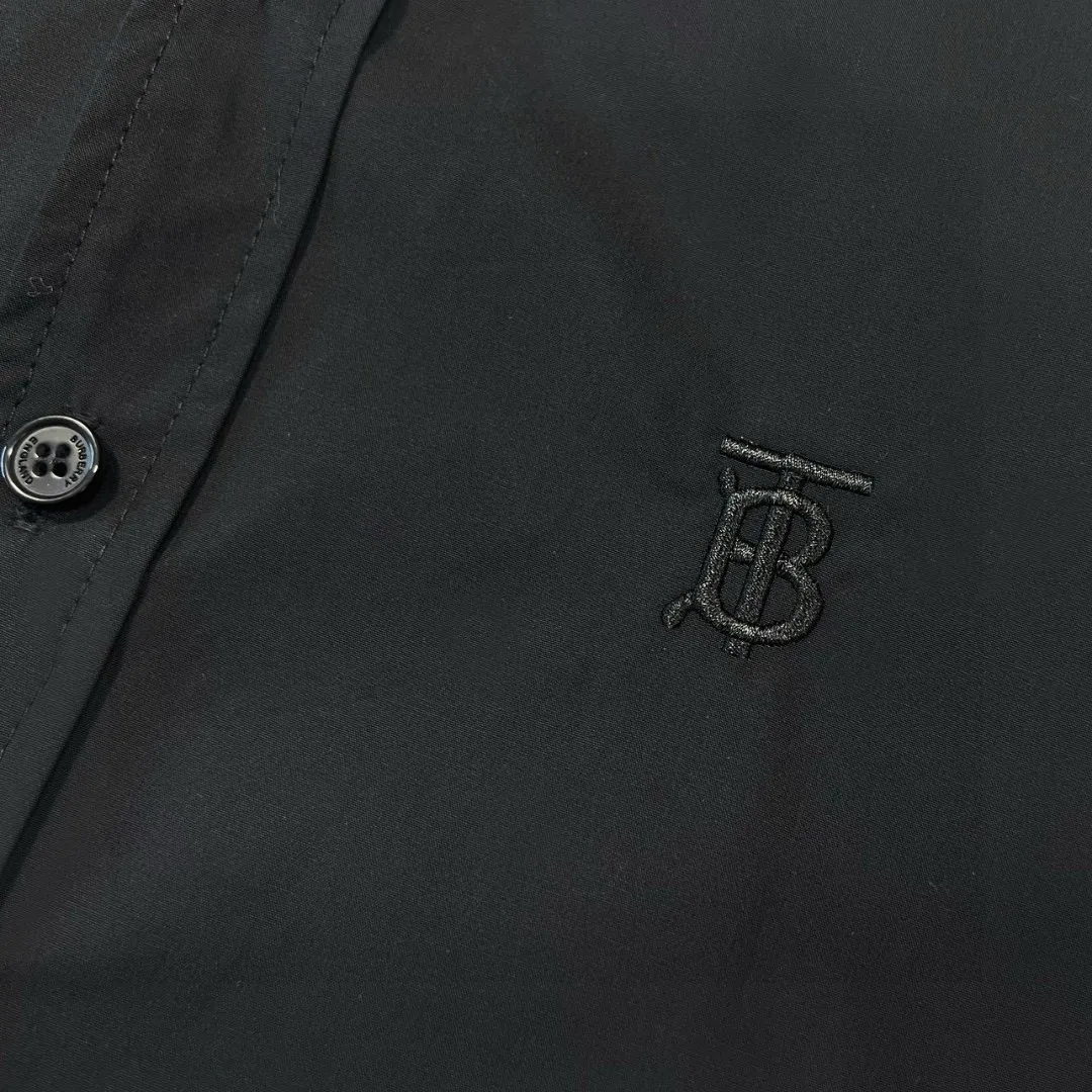 【BURBERRY 公式旗艦店】バーバリー  シャツ ご好評に付き再入荷  250222