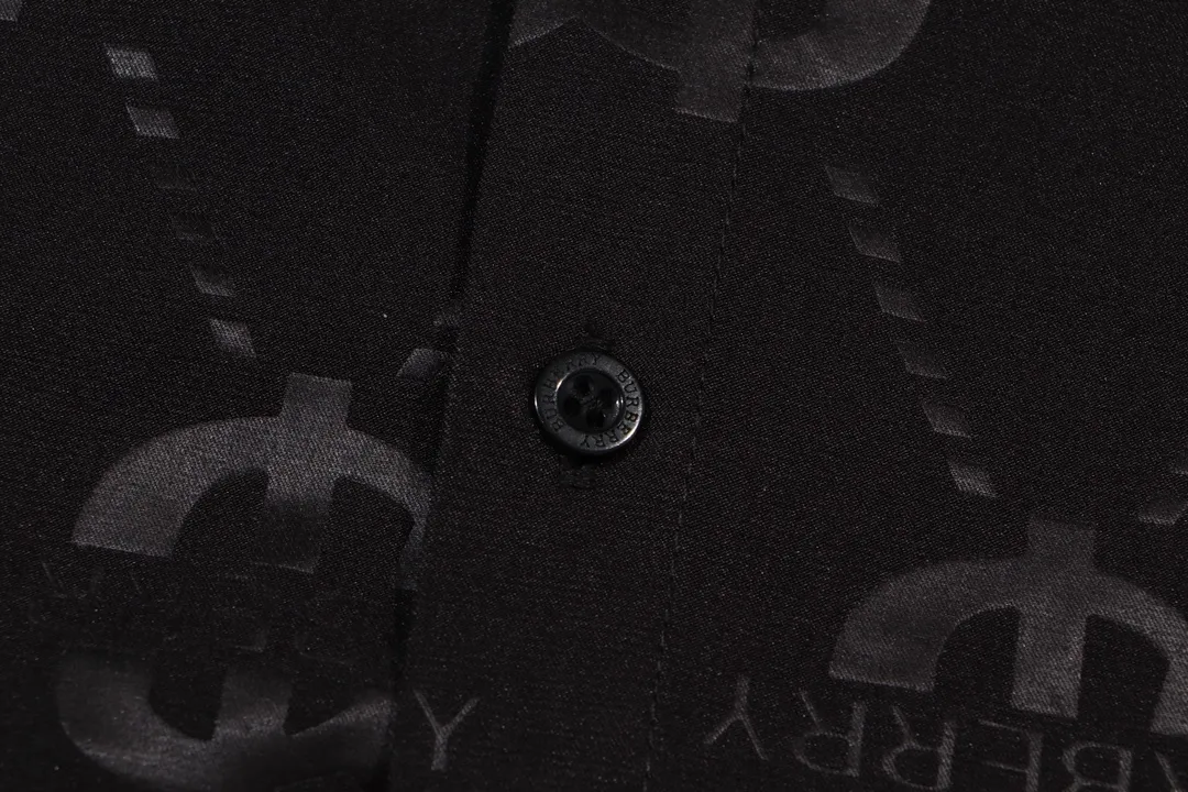 【BURBERRY 公式旗艦店】バーバリー  シャツ  ご好評に付き再入荷 240716