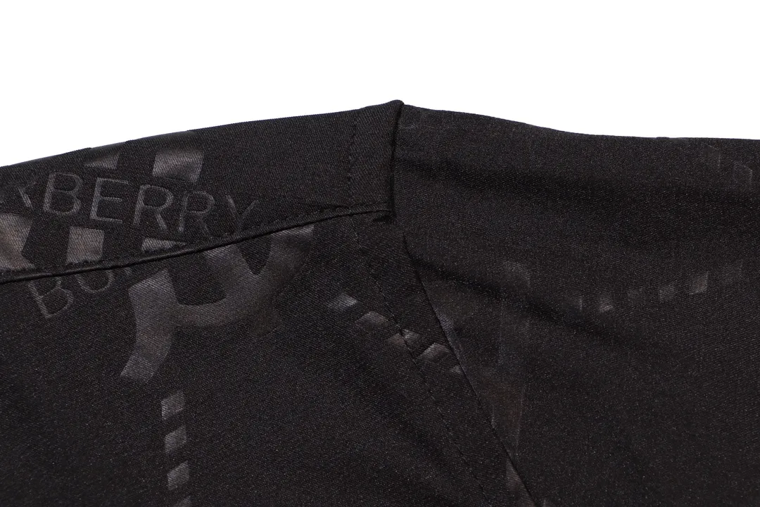 【BURBERRY 公式旗艦店】バーバリー  シャツ  ご好評に付き再入荷 240716