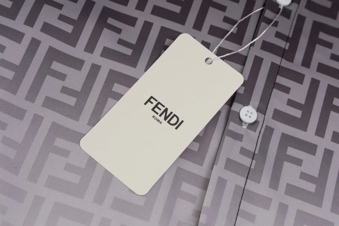 【FENDI  公式旗艦店】フェンディ  シャツ ご好評に付き再入荷  250221