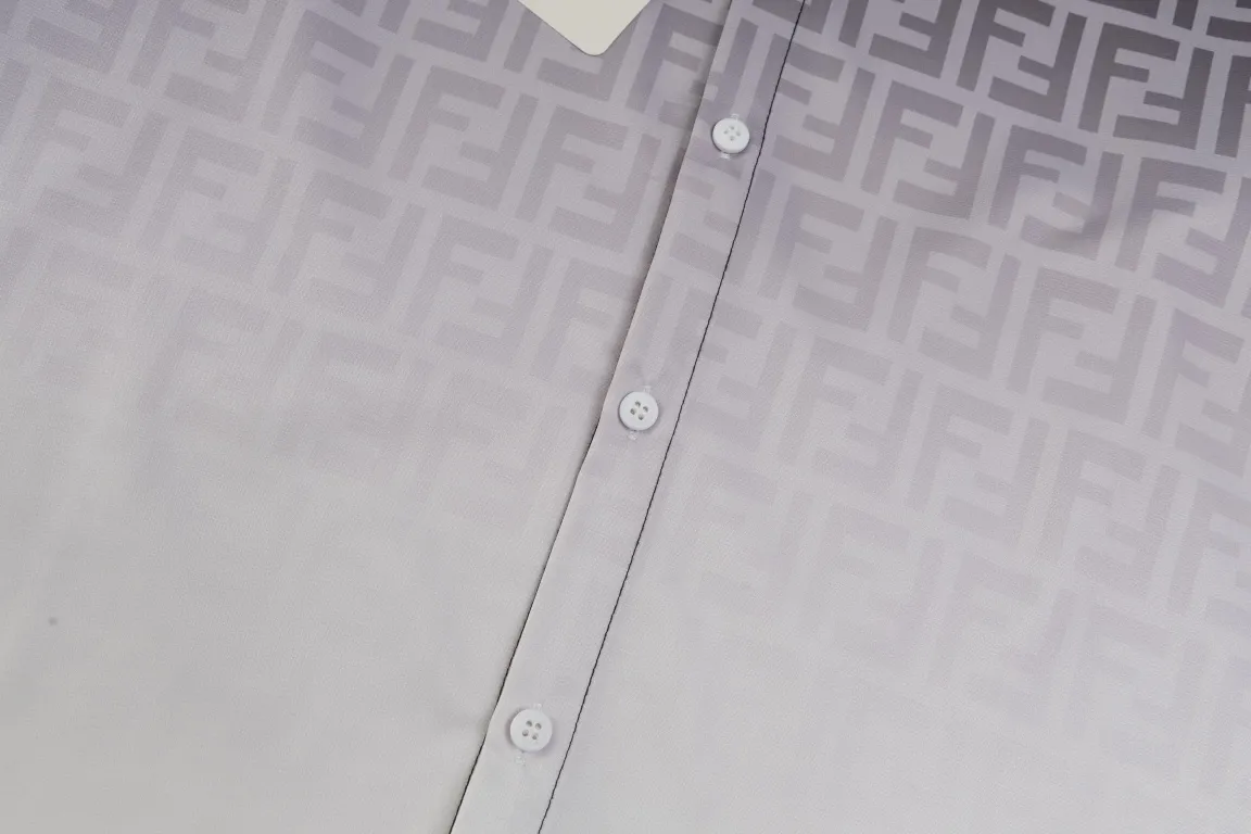 【FENDI  公式旗艦店】フェンディ  シャツ ご好評に付き再入荷  250221