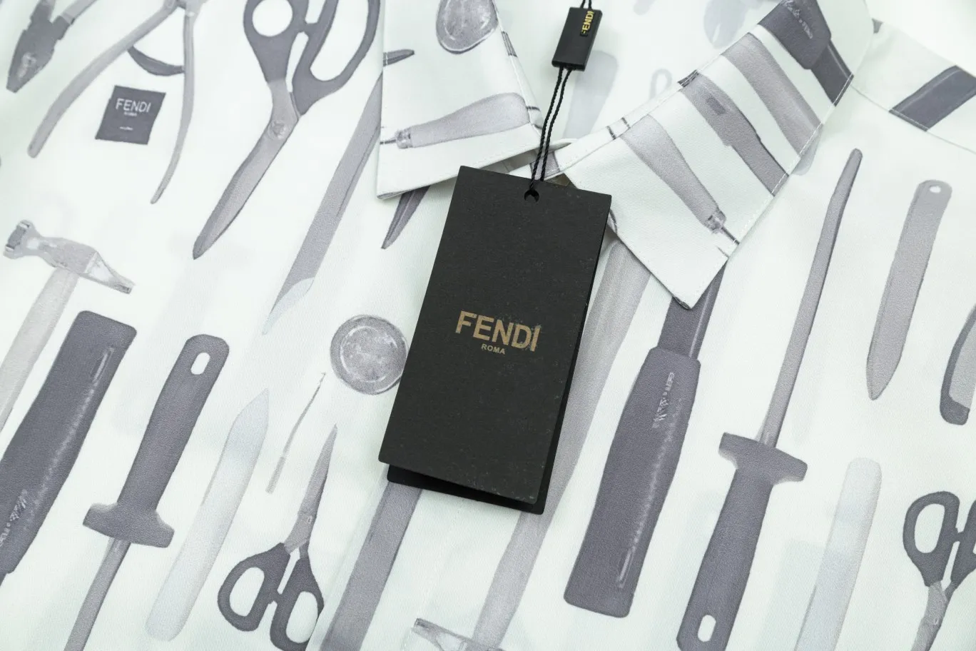 【FENDI 公式旗艦店】フェンディ  シャツ  ご好評に付き再入荷 240716