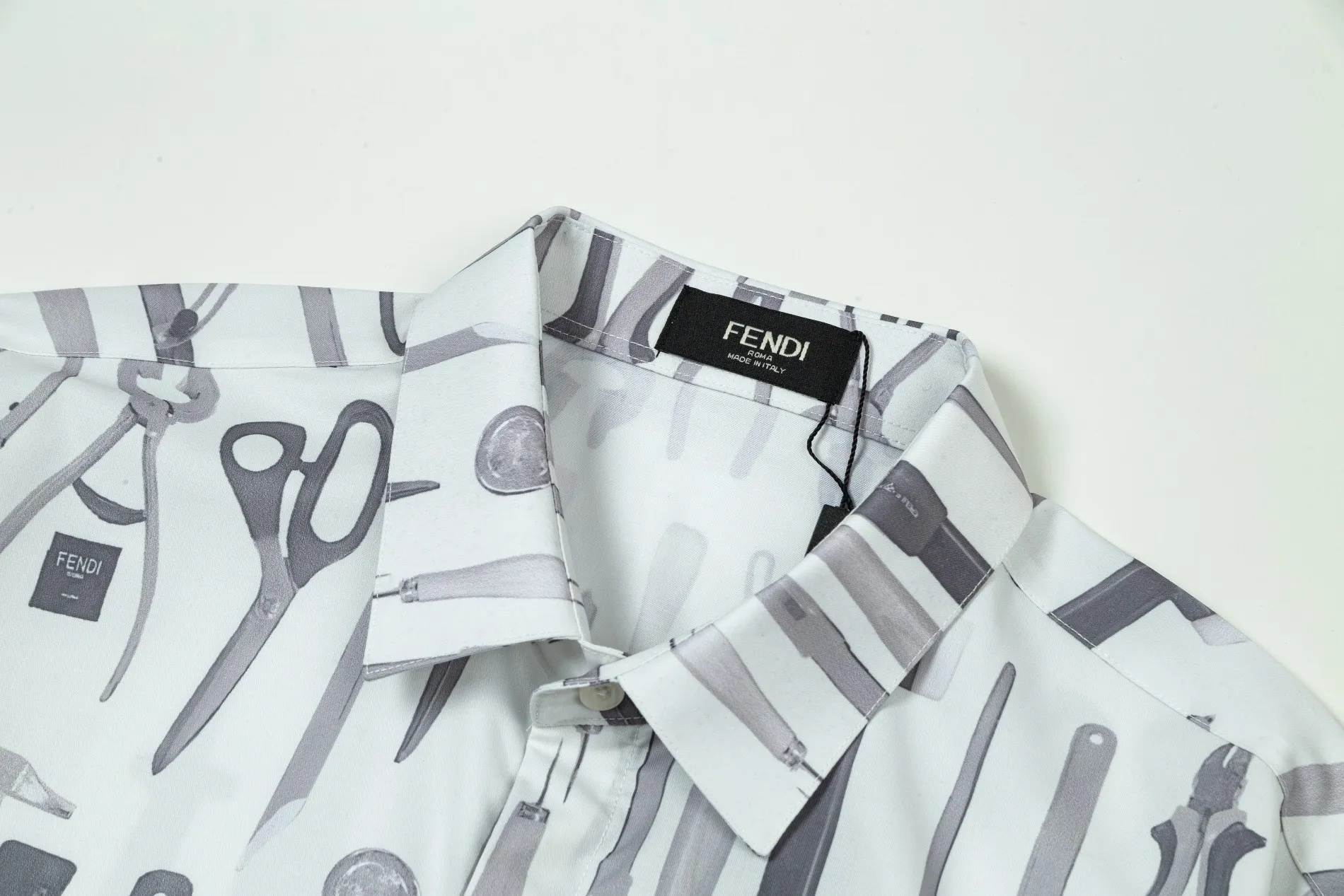 【FENDI 公式旗艦店】フェンディ  シャツ  ご好評に付き再入荷 240716